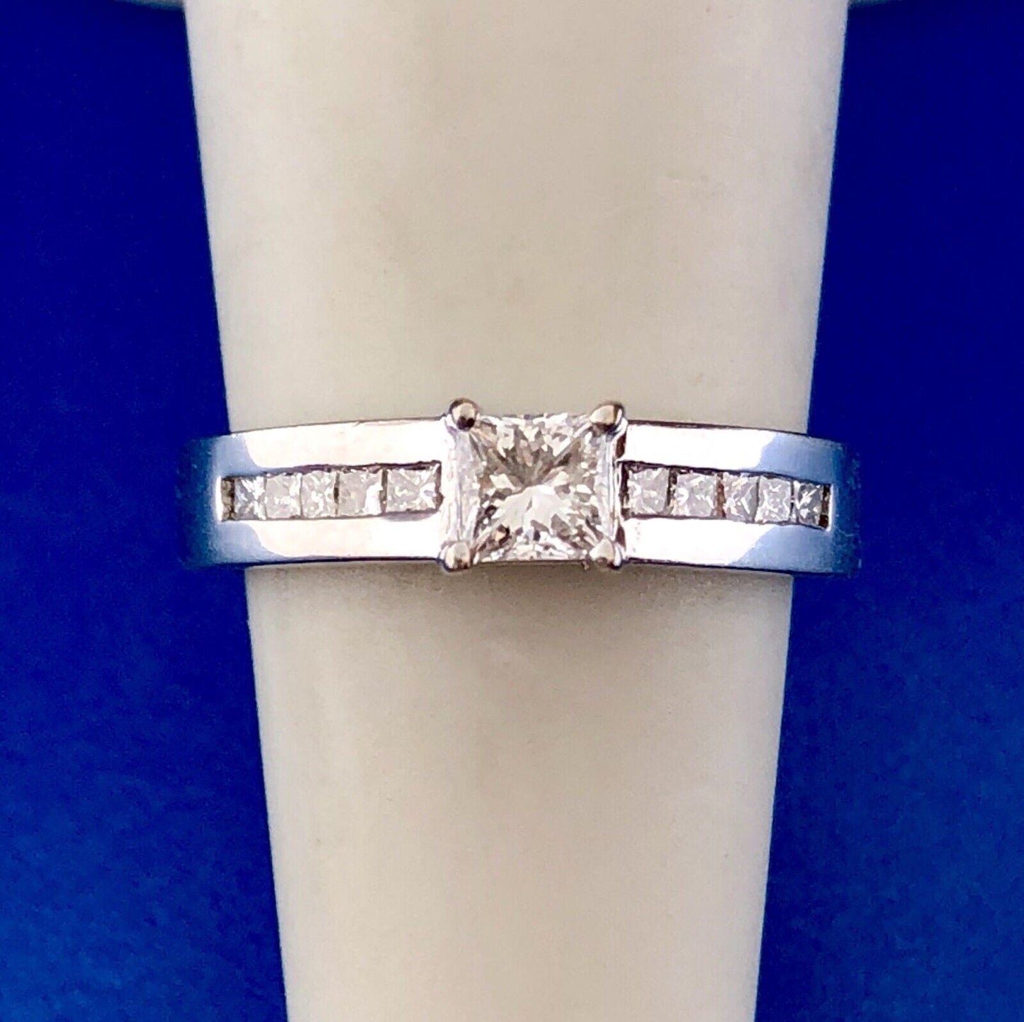 18k White Gold Princess Diamond Engagement Anniversary Ring