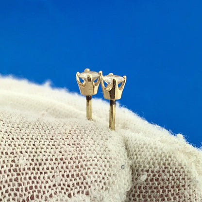 Estate Designer 14K Yellow Gold Round Diamond Pierced Starter Stud Earrings