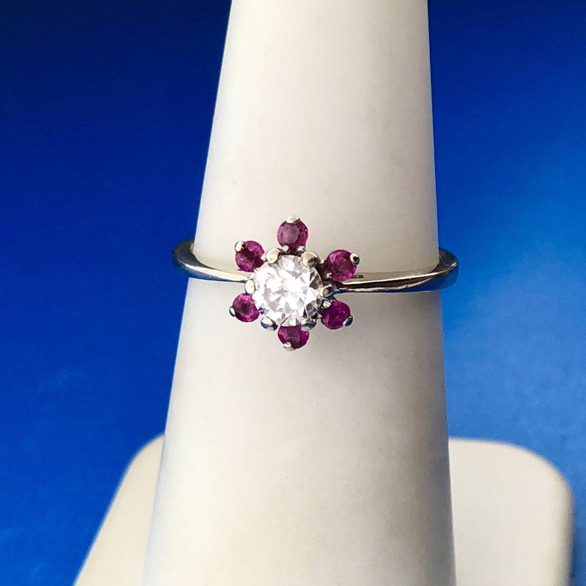 Gorgeous 18K Yellow Gold Round Cut Diamond Pink Ruby Flower Cluster Ring