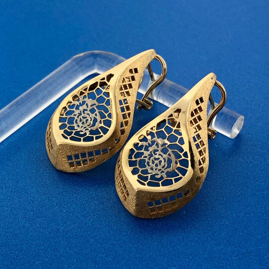 Gorgeous Italian 18k Yellow Gold Openwork Floral Concave Omega Back Earrings