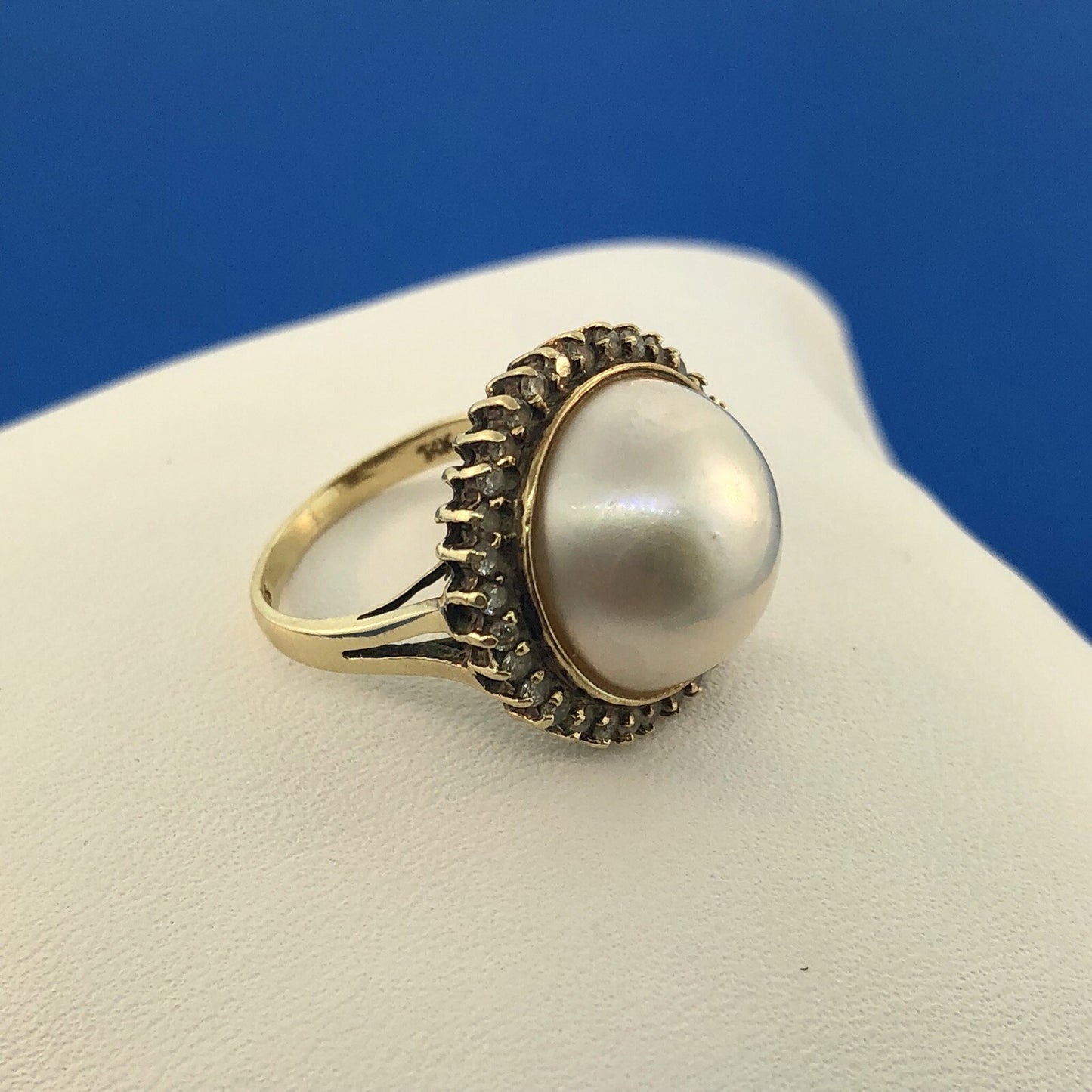 Vintage 14K Yellow Gold Mabe Pearl Diamond Halo Cocktail Dinner Ring