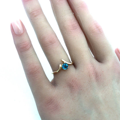 Vintage 14k Yellow Gold London Blue Topaz Ring Size 7.25