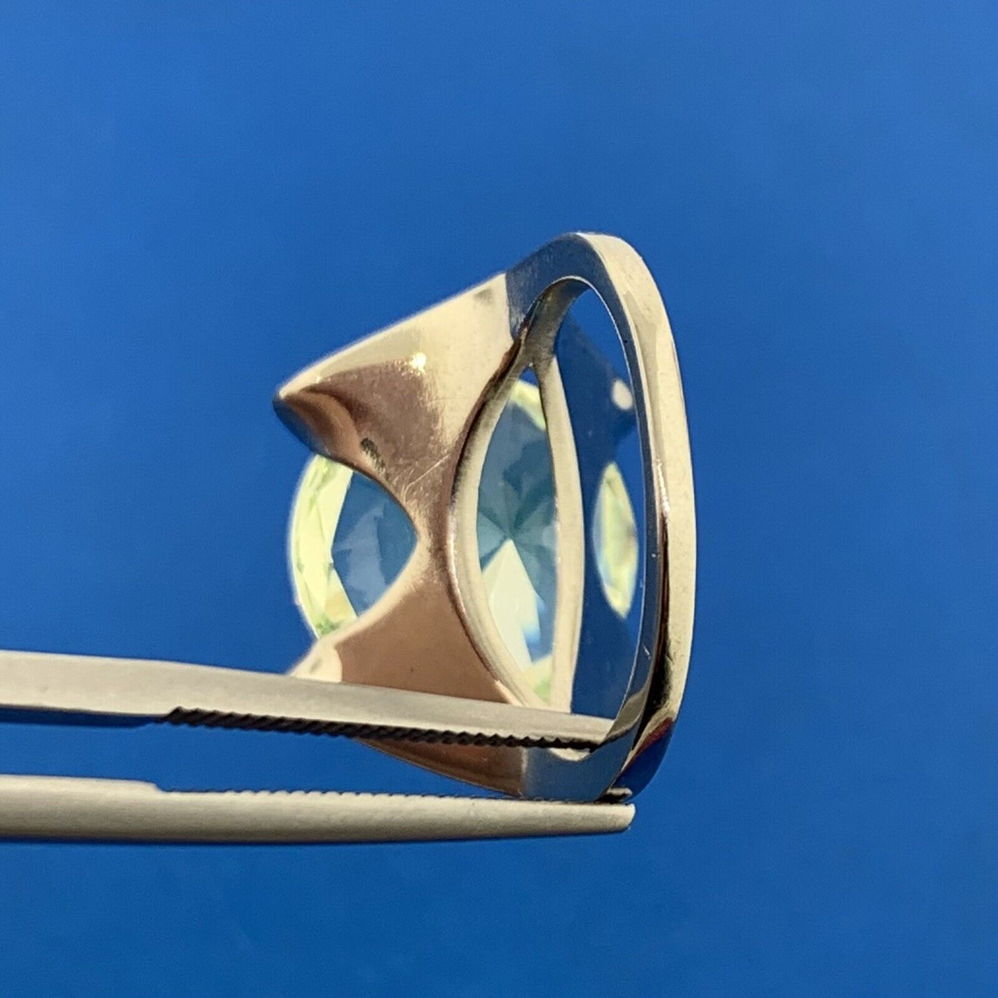 Dramatic Designer 10K White Gold Peridot Solitaire Statement Modernist Ring