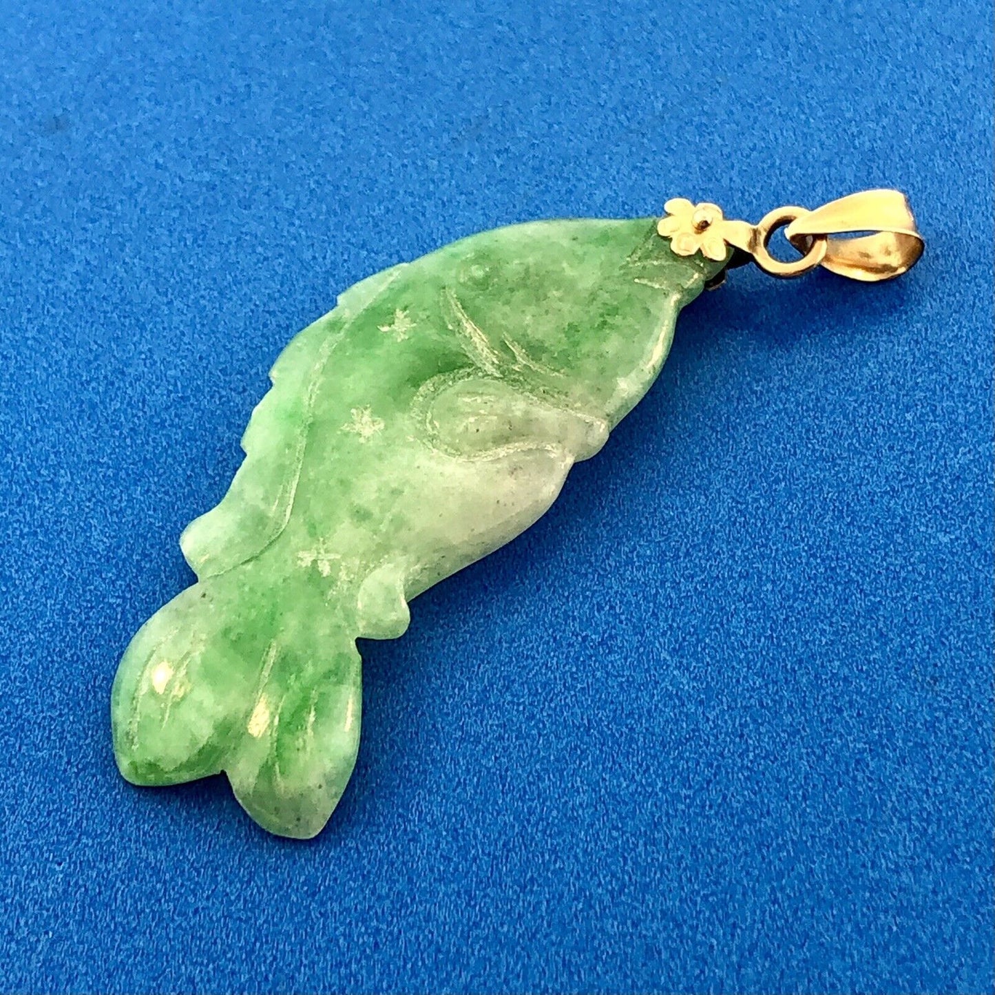 Vintage 14K Yellow Gold Hand Carved Jade Jadeite Carp Koi Tarpon Fish Pendant