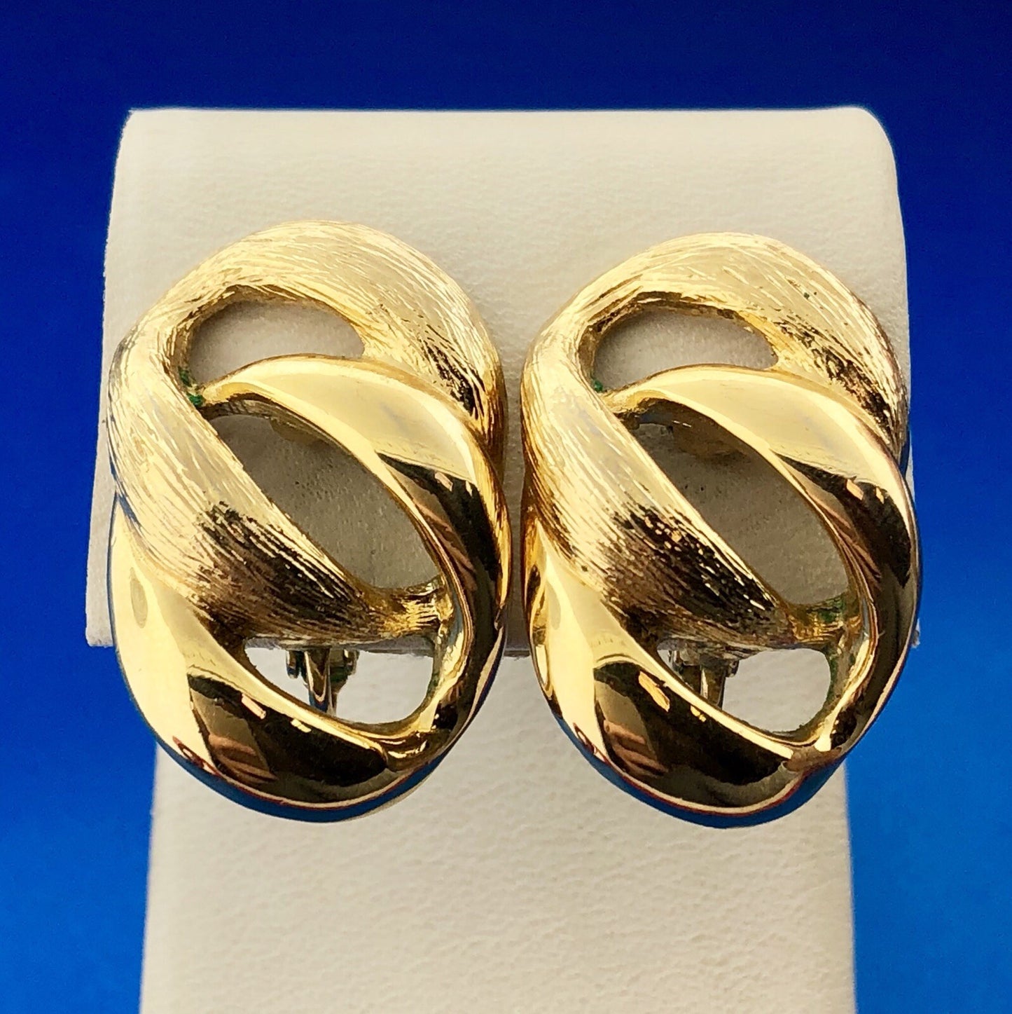 Vintage Designer Signed Napier Gold Tone Knotted Fashion Screw Back Earrings