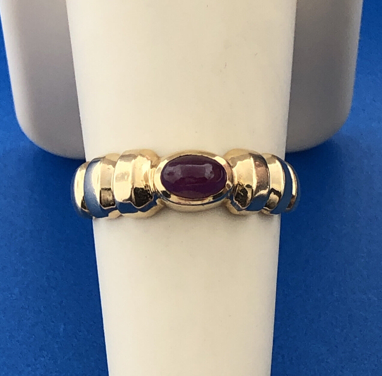 Gorgeous 14k Yellow Gold Oval Shaped Cabochon Fuchsia Ruby Ridge Ring Size 8