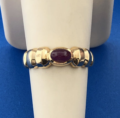 Gorgeous 14k Yellow Gold Oval Shaped Cabochon Fuchsia Ruby Ridge Ring Size 8