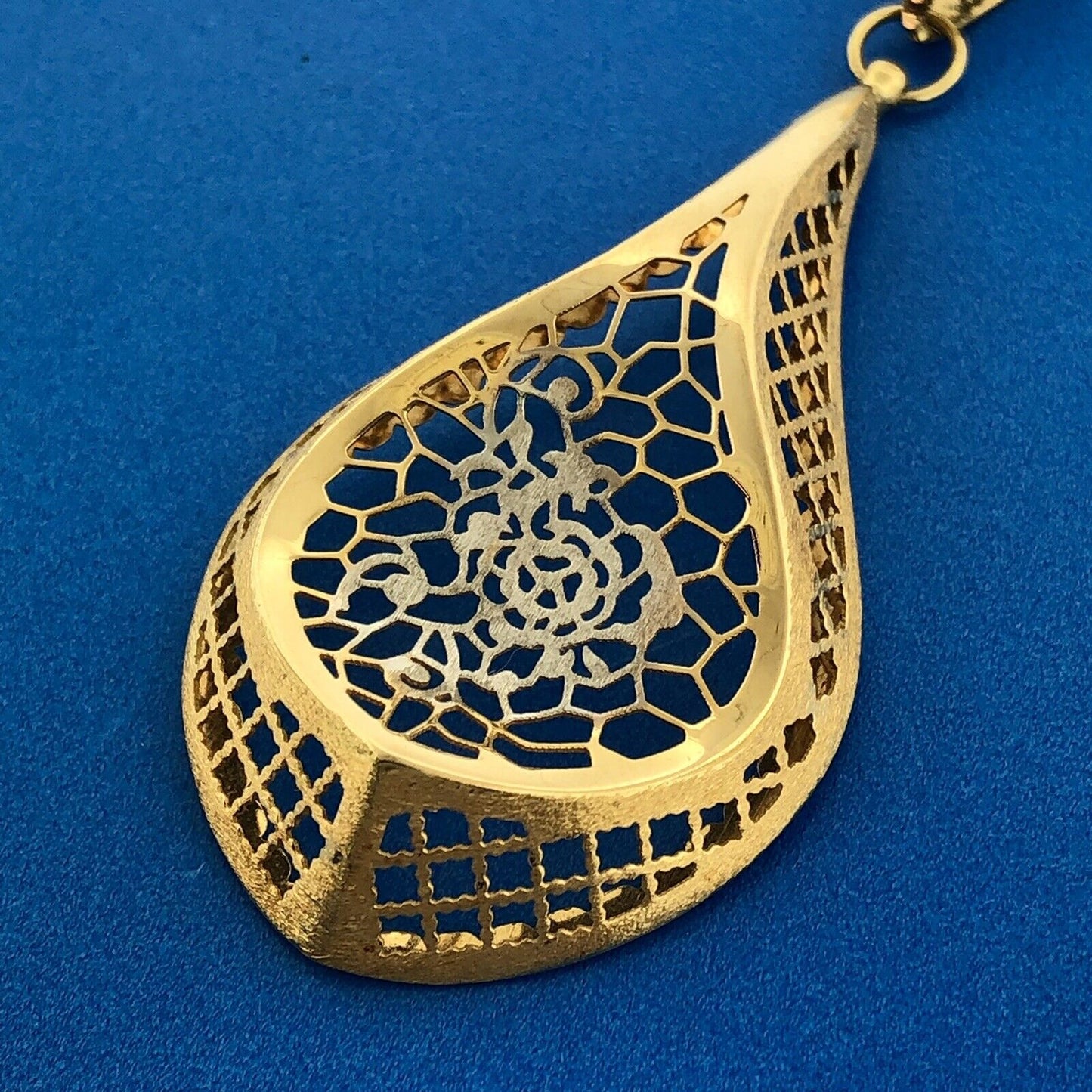 Gorgeous Italian 18k Yellow Gold Openwork Floral Bloom Teardrop Dangle Pendant