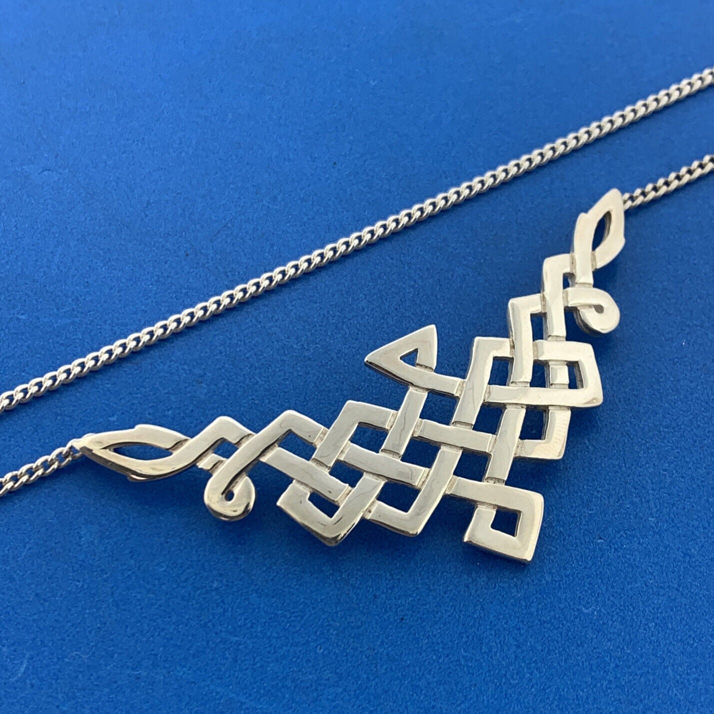 Vintage Designer 925 Sterling Silver Modernist Celtic Lines Small Bibb Necklace