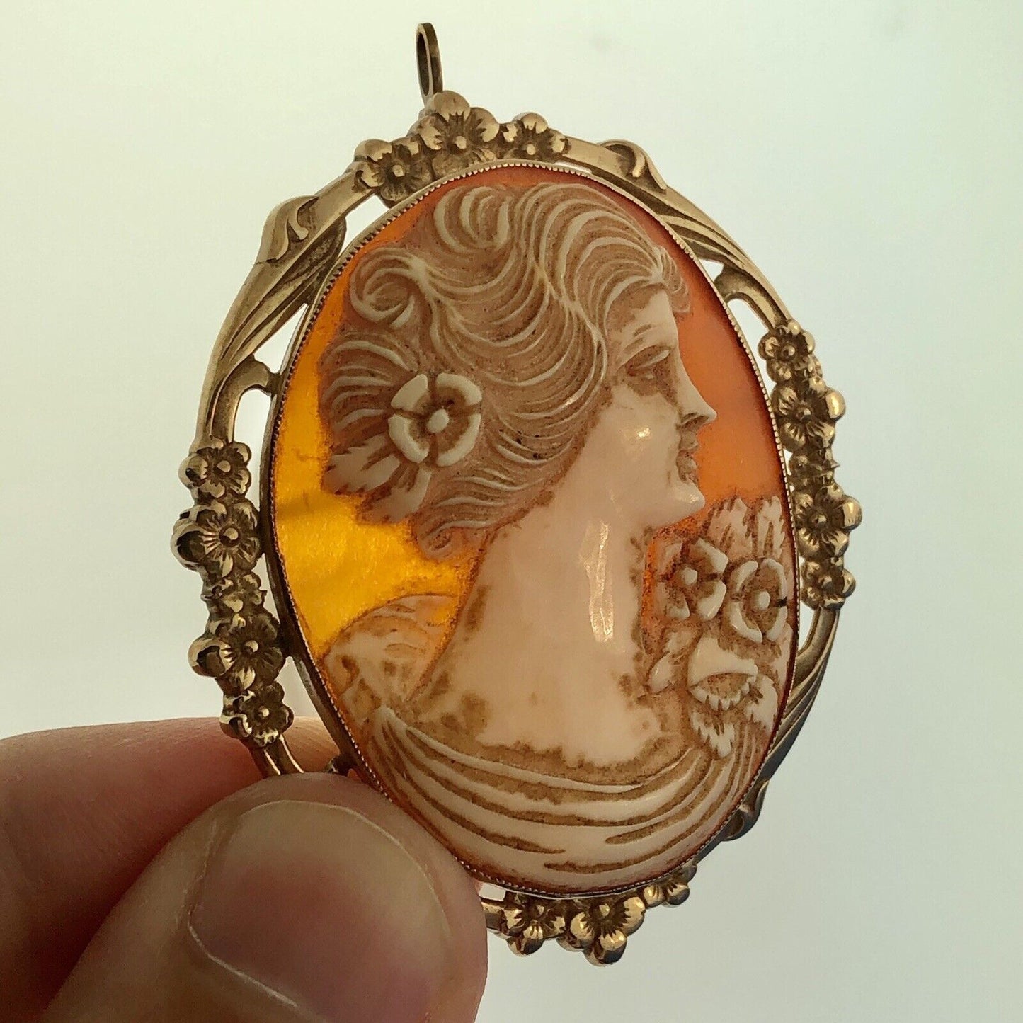 Victorian 10K Yellow Gold Oval Carved Cameo Floral Statement Brooch Pendant