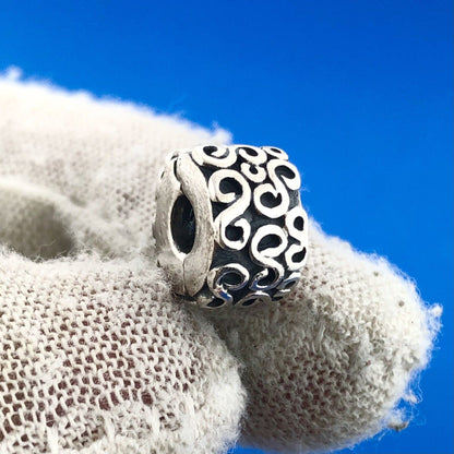 Authentic PANDORA Moments 925 Sterling Silver Serpentine Swirl Clip Charm 790338