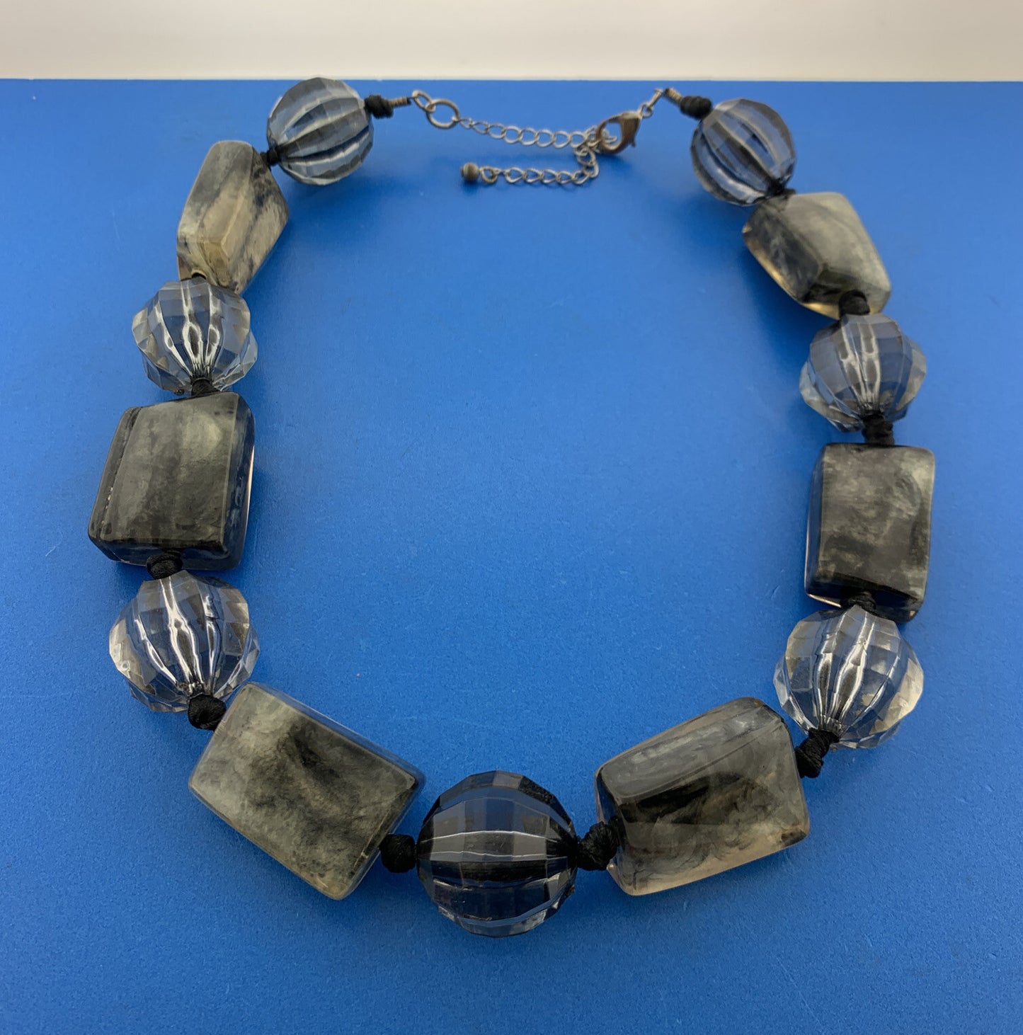 Vintage Silver Tone Shades Of Gray & Black Chunky Lucite Beaded Necklace