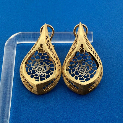 Gorgeous Italian 18k Yellow Gold Openwork Floral Concave Omega Back Earrings