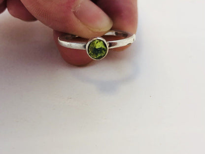 Designer Sterling Silver 925 Round Peridot Station Stackable Band Ring