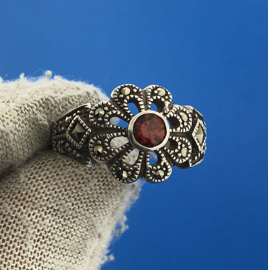 Estate 925 Sterling Silver Garnet Marcasite Flower January Birthstone Ring
