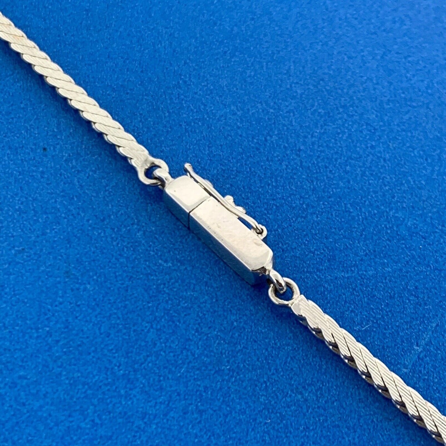 Gorgeous 18k White Gold Pear Cut Emerald Diamond Round Accent 16" Chain Necklace