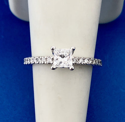 Stunning Vera Wang 14k White Gold Princess Cut Diamond Engagement Ring Size 6.25