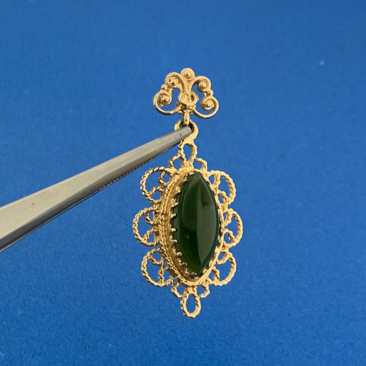 Vintage 14K Yellow Gold Marquis Jade Cabochon Filigree Dangle Drop Earrings