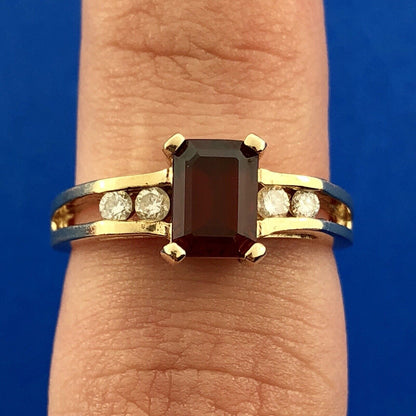 Modern 14K Yellow Gold Garnet Diamond Engagement Bridal Cocktail Ring