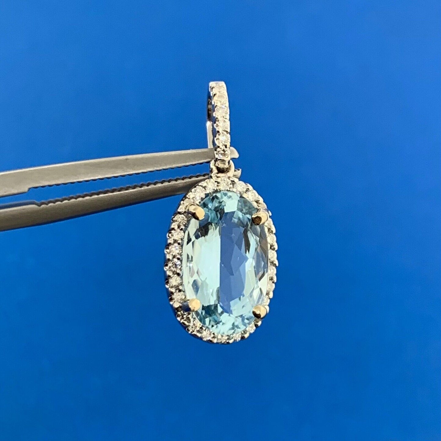 18K White Gold Oval Aquamarine Diamond Halo Pendant