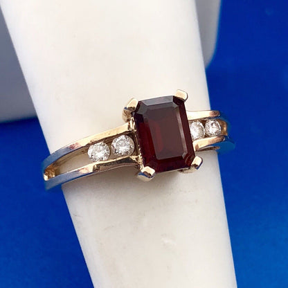 Modern 14K Yellow Gold Garnet Diamond Engagement Bridal Cocktail Ring
