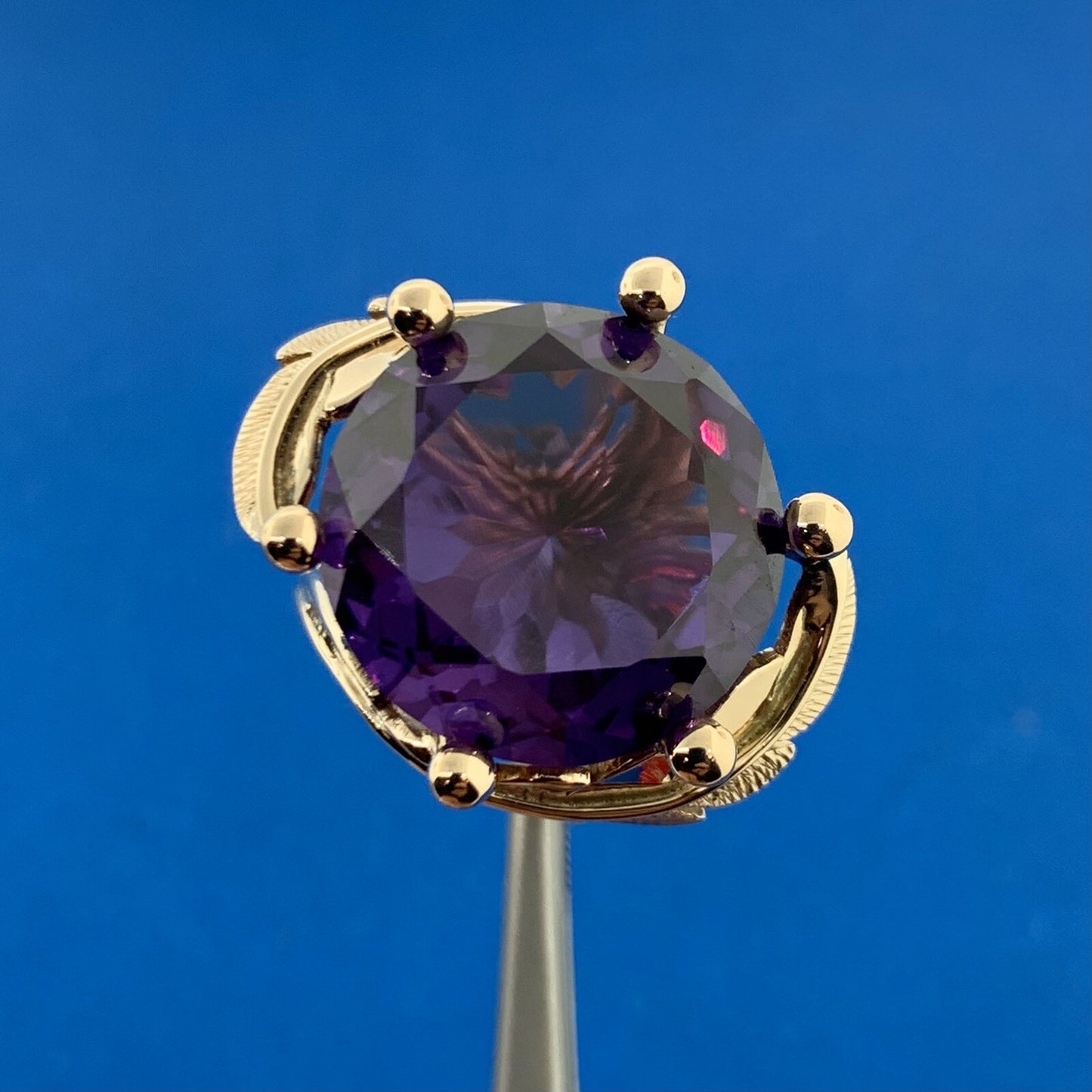 14K Yellow Gold Purple Sapphire Solitaire Statement Cocktail Size 7.75 Ring