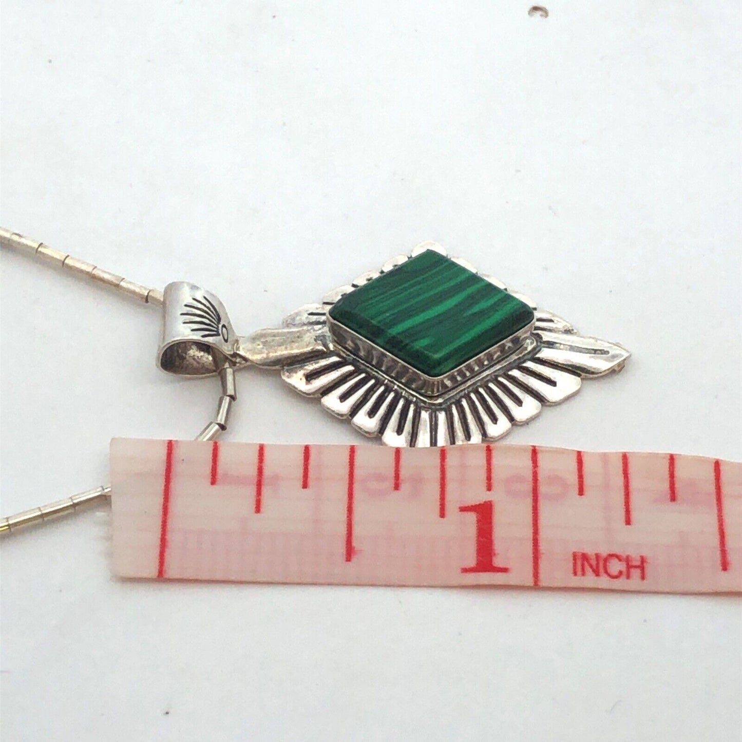 Native American QT 925 Sterling Silver Green Malachite Pendant Necklace