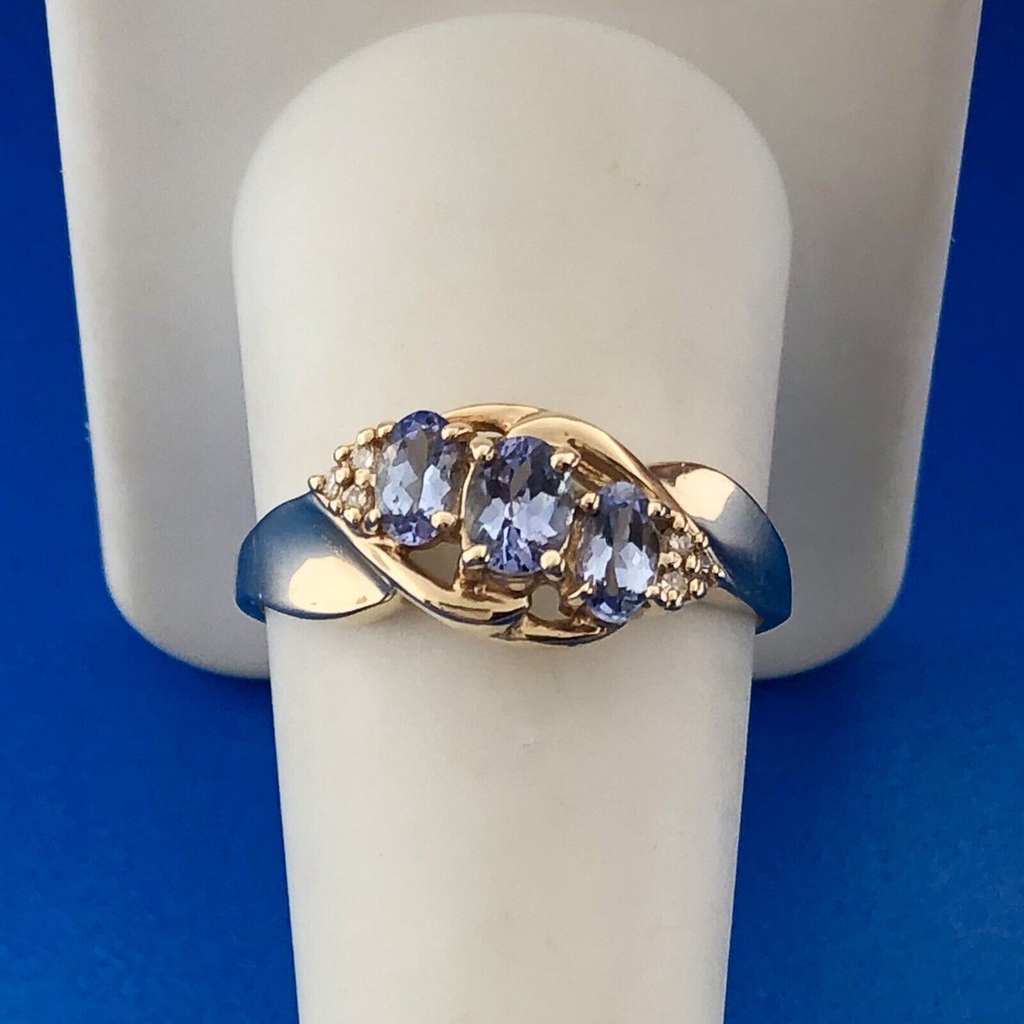 Gorgeous 14k Yellow Gold Oval Triple Tanzanite Diamond Twist Ring Size 9.75