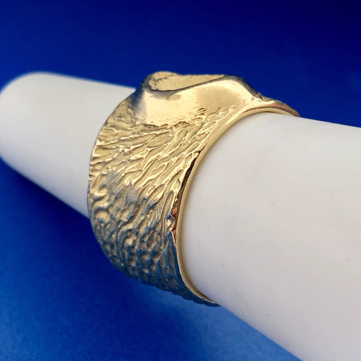 Designer Arabic 18K Yellow Gold Unisex 3D Bird's Eye Of The Storm Dramatic Ring