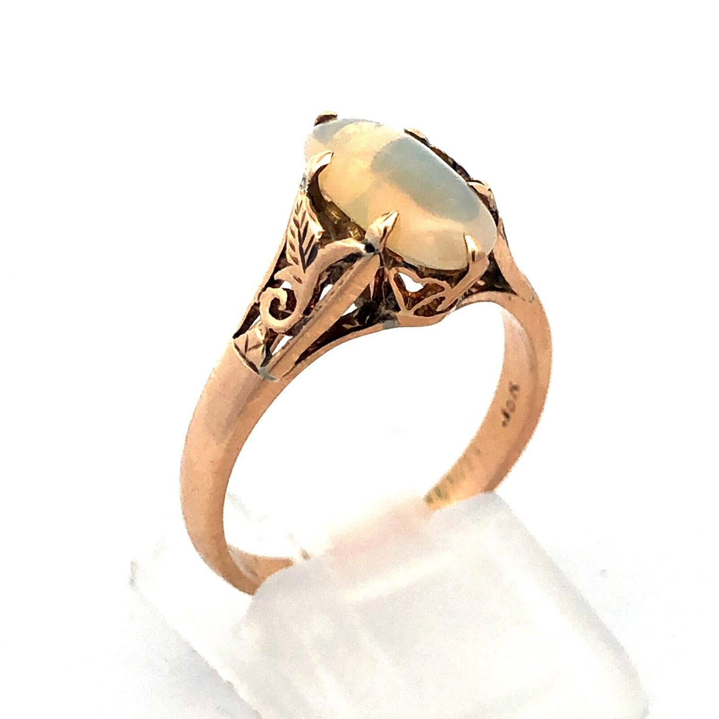 Estate 18K Yellow Gold Oval Opal Leaf Heart Detail Nature Ring