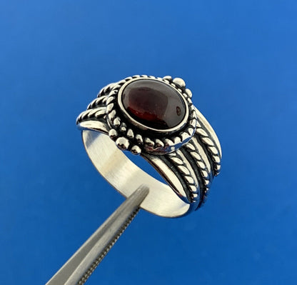 Desiger QT 925 Sterling Silver Oval Red Tourmaline Cabochon Rope Ribbed Ring