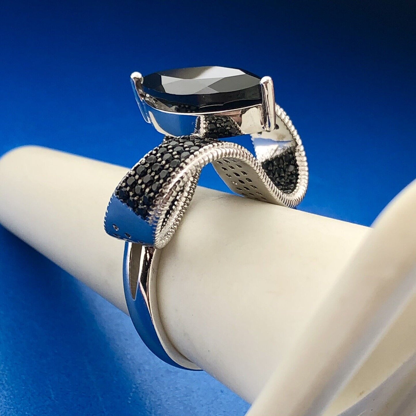 Designer DK 925 Sterling Silver Black Spinel Modernist Bow Statement Ring