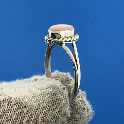 Vintage 925 Sterling Silver Ring with Oval Mother of Pearl Center Ring Size 8.75