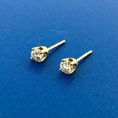 Gorgeous 14k Yellow Gold Round Cut .28 ct White Diamond Precious Stud Earrings