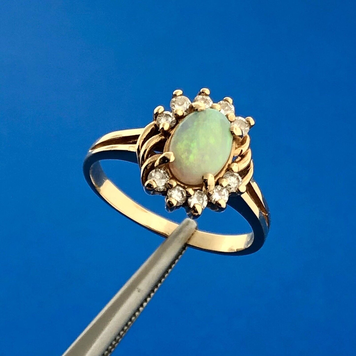 Gorgeous 14k Yellow Gold White Opal Diamond Accent Small Women's Ring Size 5.75