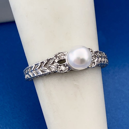 Exquisite 14K White Gold Pearl Diamond June Bridal Anniversary Occasion Ring