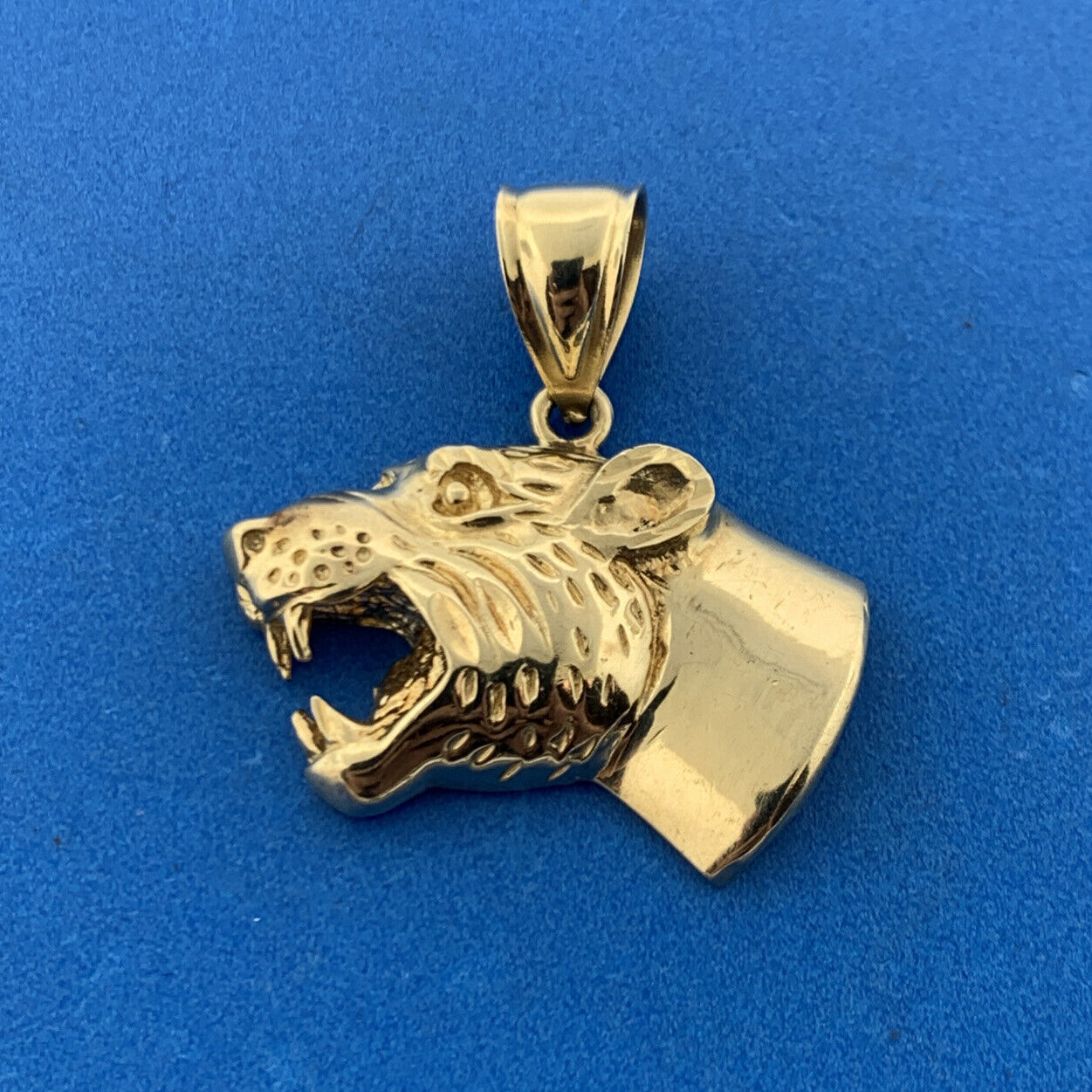 Custom Artisan 10K Yellow Gold Detailed Snarling Tiger Big Cat Statement Pendant