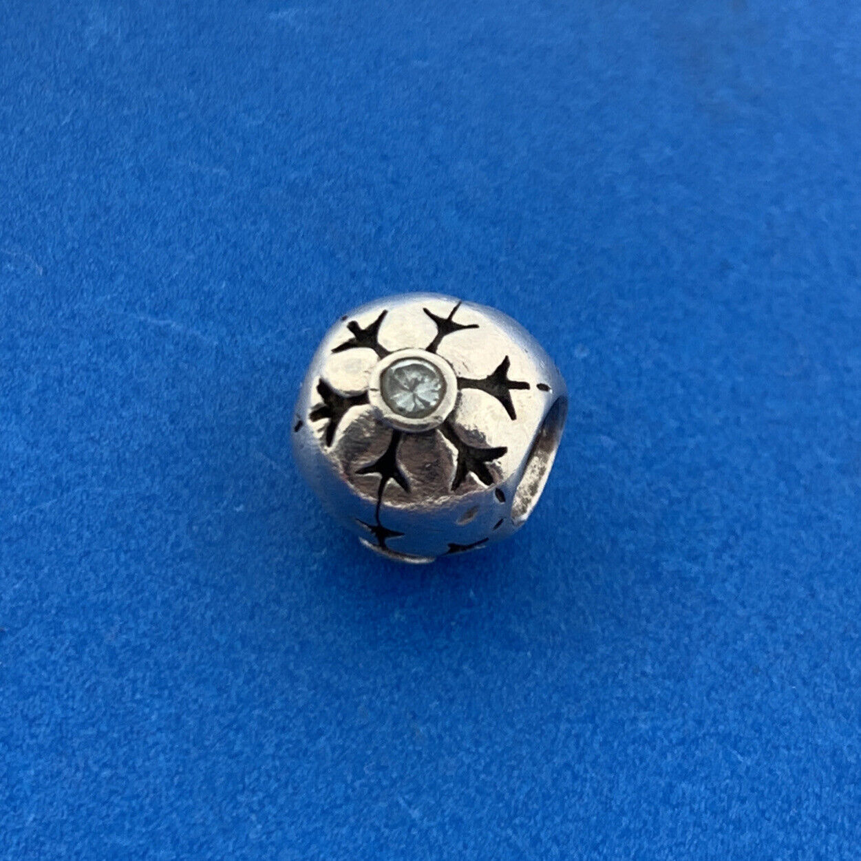 Authentic PANDORA Sterling Silver Aqua Sparkling CZ Snowflake Charm 790367CZA