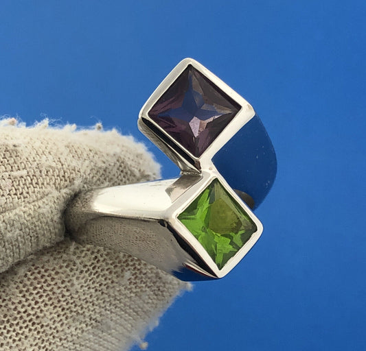 Stunning 925 Sterling Silver Chartreuse Amethyst Cubic Zirconia Modenist Ring