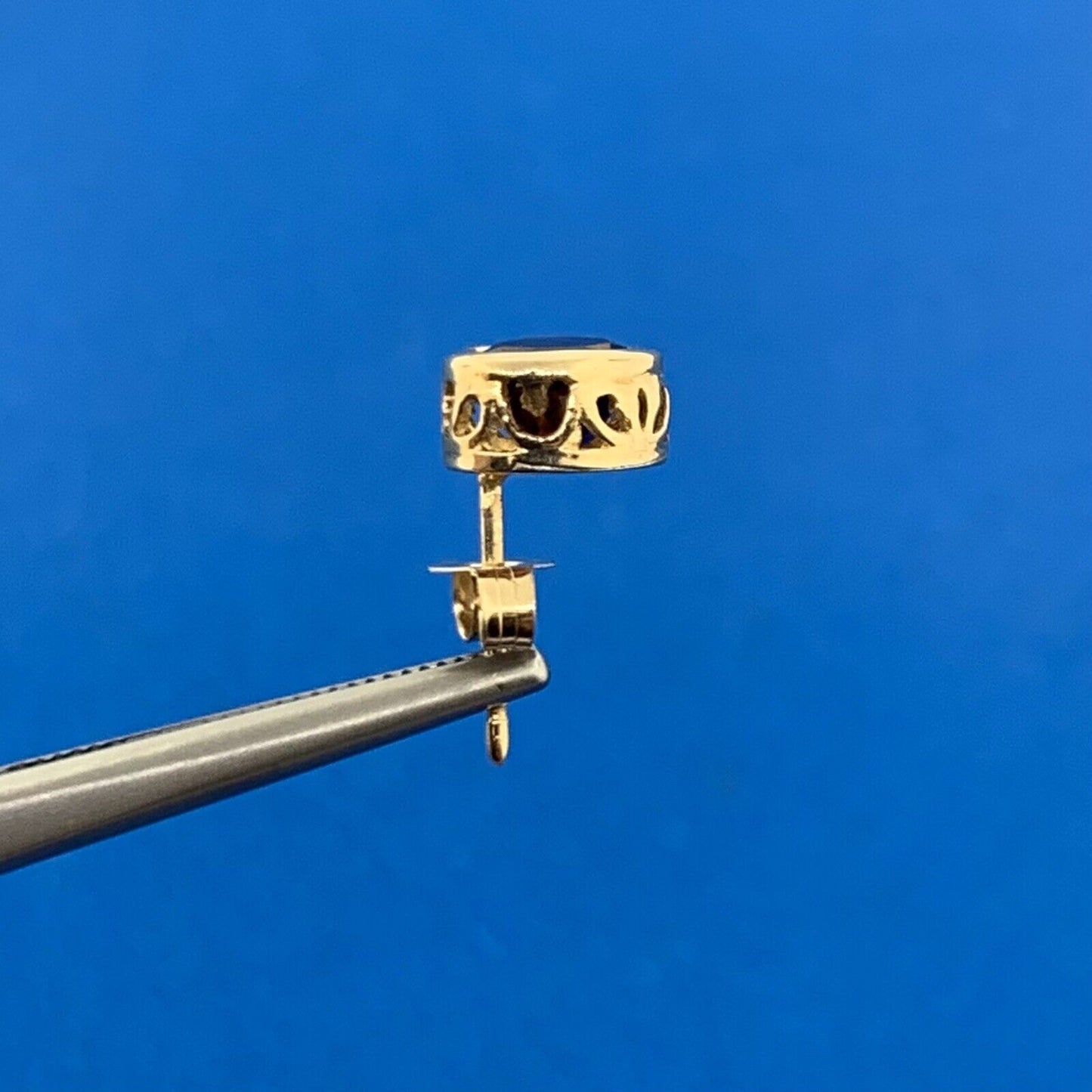 14K Yellow Gold Red Garnet Solitaire Stud Earrings