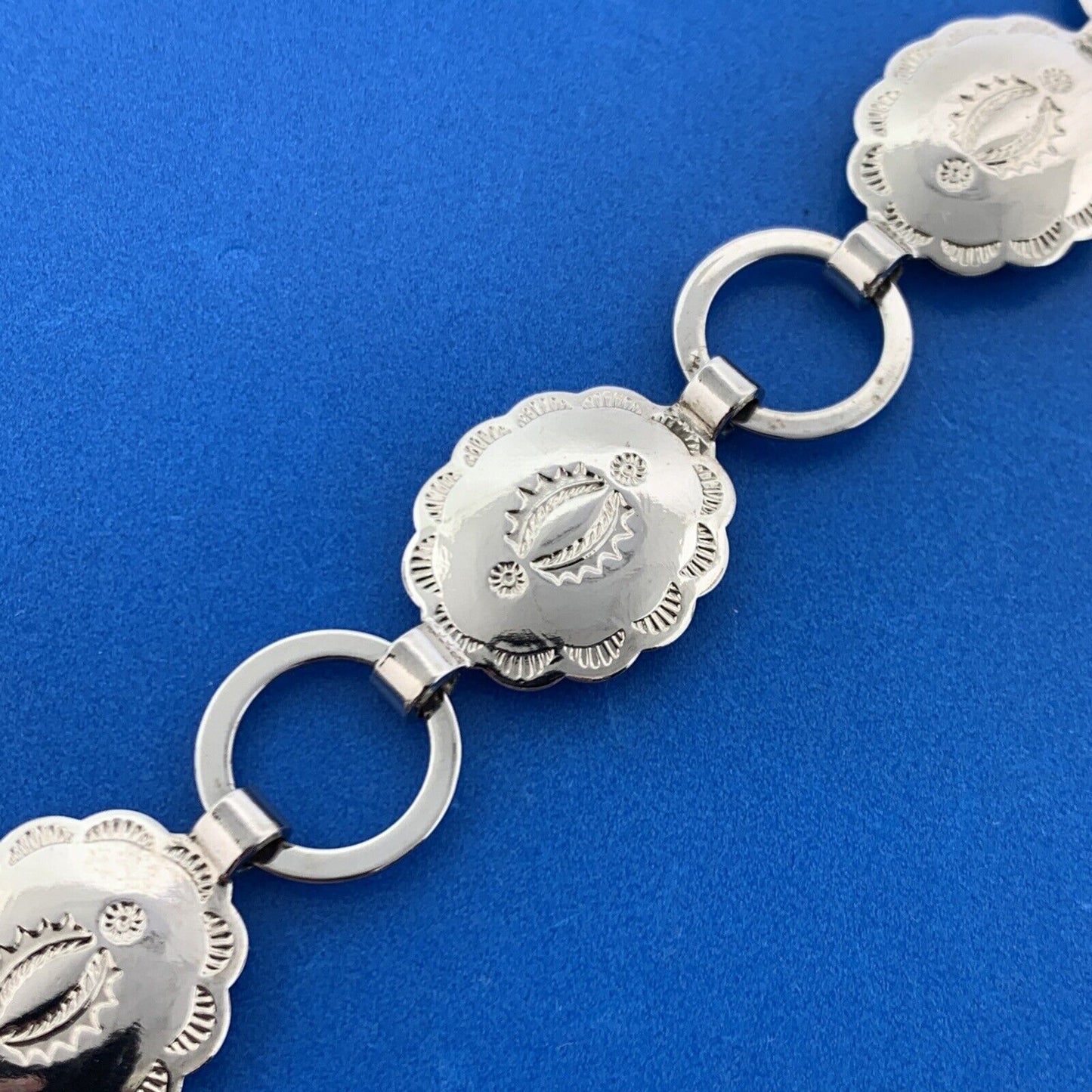 Stunning Silver Toned Metal Etched Oval Panel Circle Link 7" Chain Bracelet