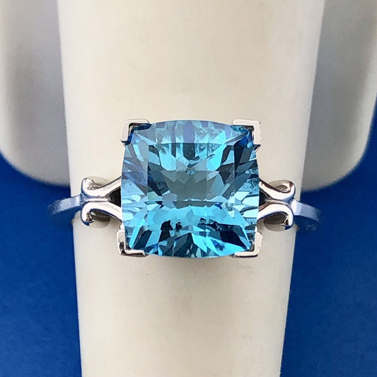 Stunning 14k White Gold 585 Cushion Cut Solitaire Swiss Blue Topaz Ring Size 8.5