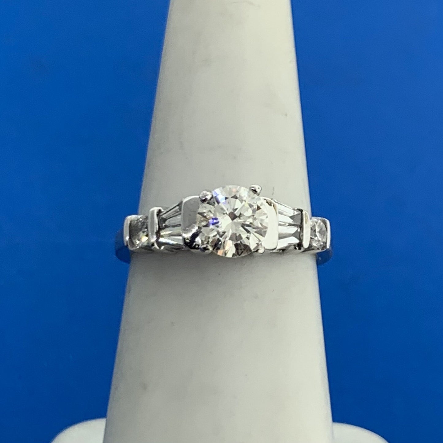 Vintage Designer 14K White Gold Round Solitaire W/Accents Engagement Ring