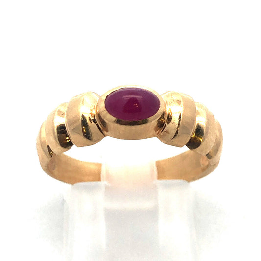 Gorgeous 14k Yellow Gold Oval Shaped Cabochon Fuchsia Ruby Ridge Ring Size 8