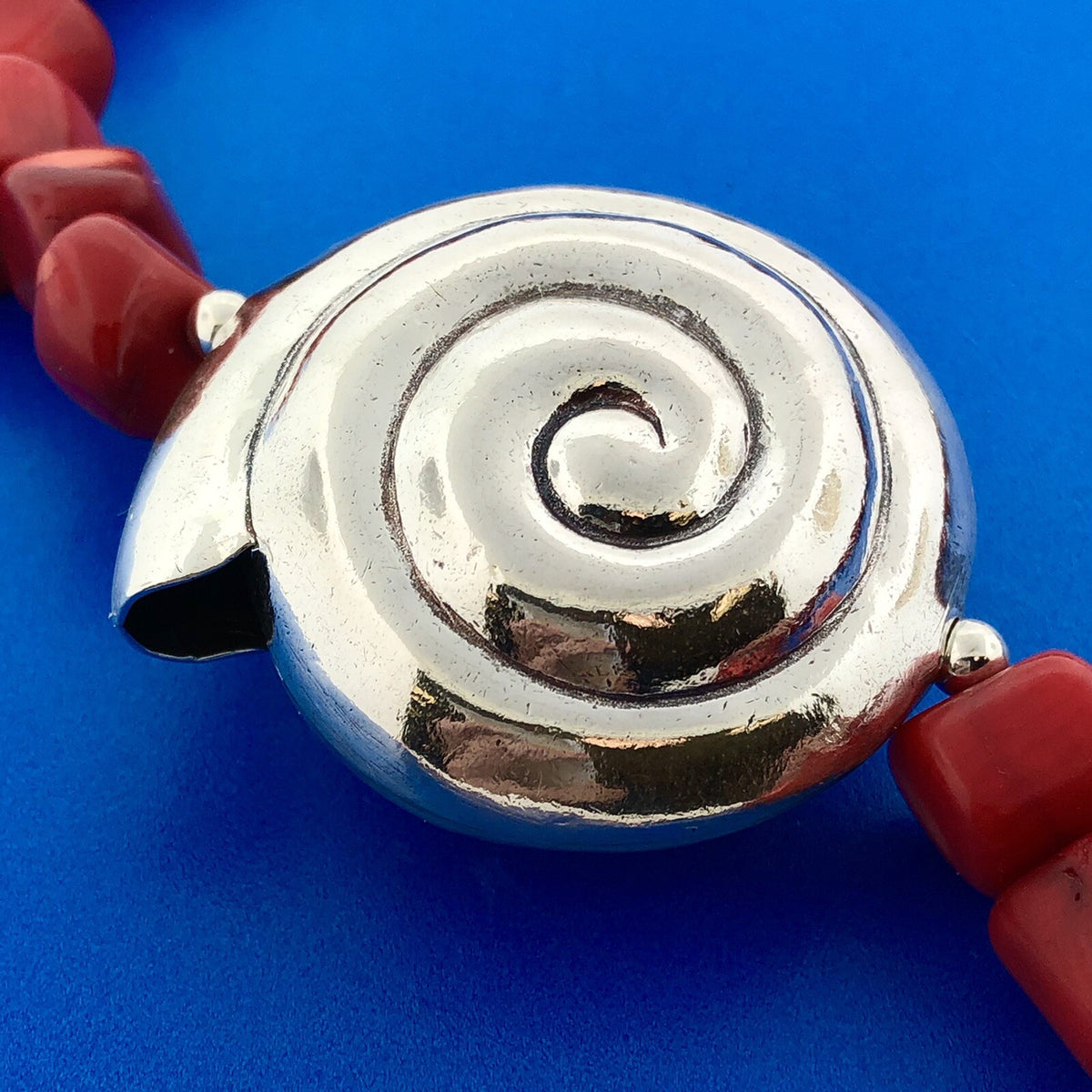 Estate 925 Sterling Silver Chunky Red Coral Snail Pendant Statement Necklace