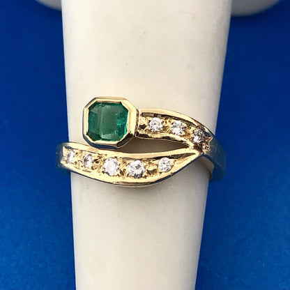 Modernist Free Form 18K Yellow Gold Emerald Diamond May Anniversary Ring