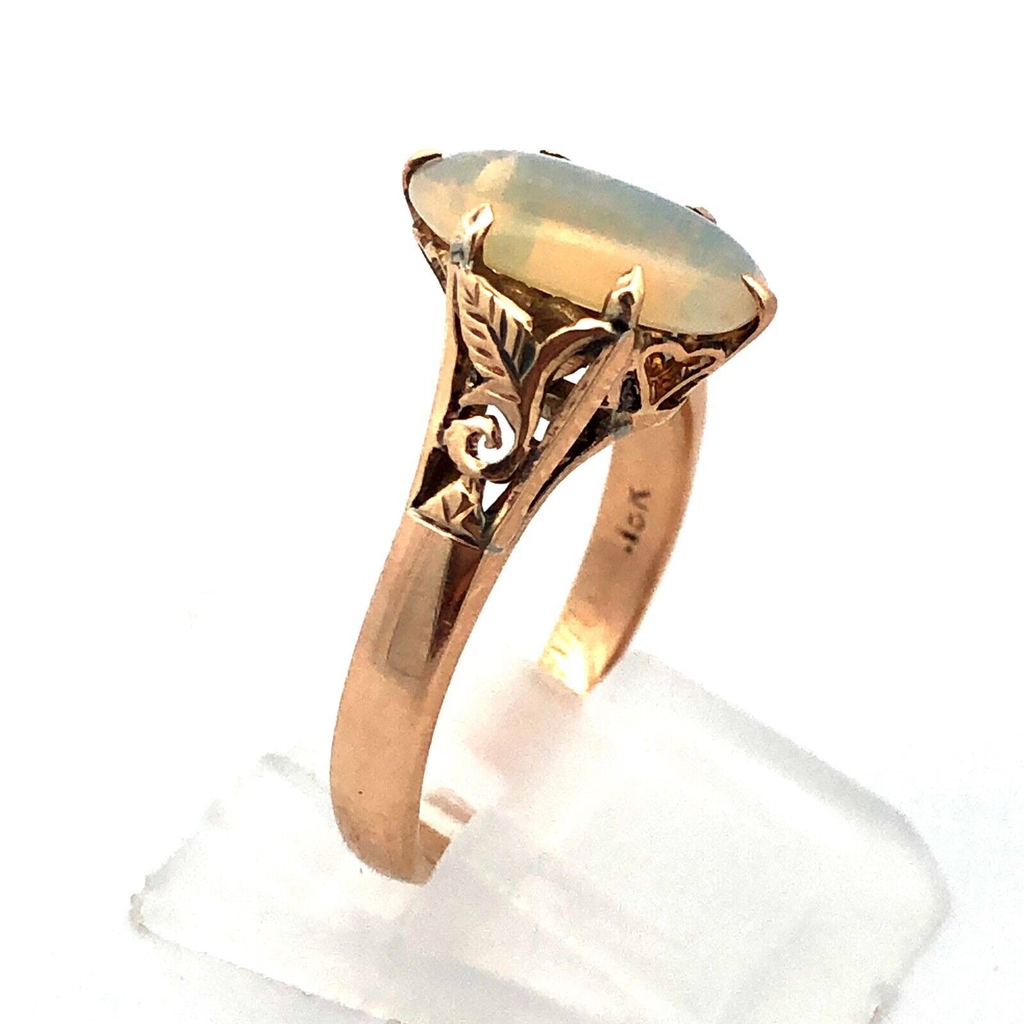 Estate 18K Yellow Gold Oval Opal Leaf Heart Detail Nature Ring