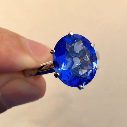 Stunning 925 Sterling Silver Oval Blue Cubic Zircoina CZ Solitaire Cocktail Ring