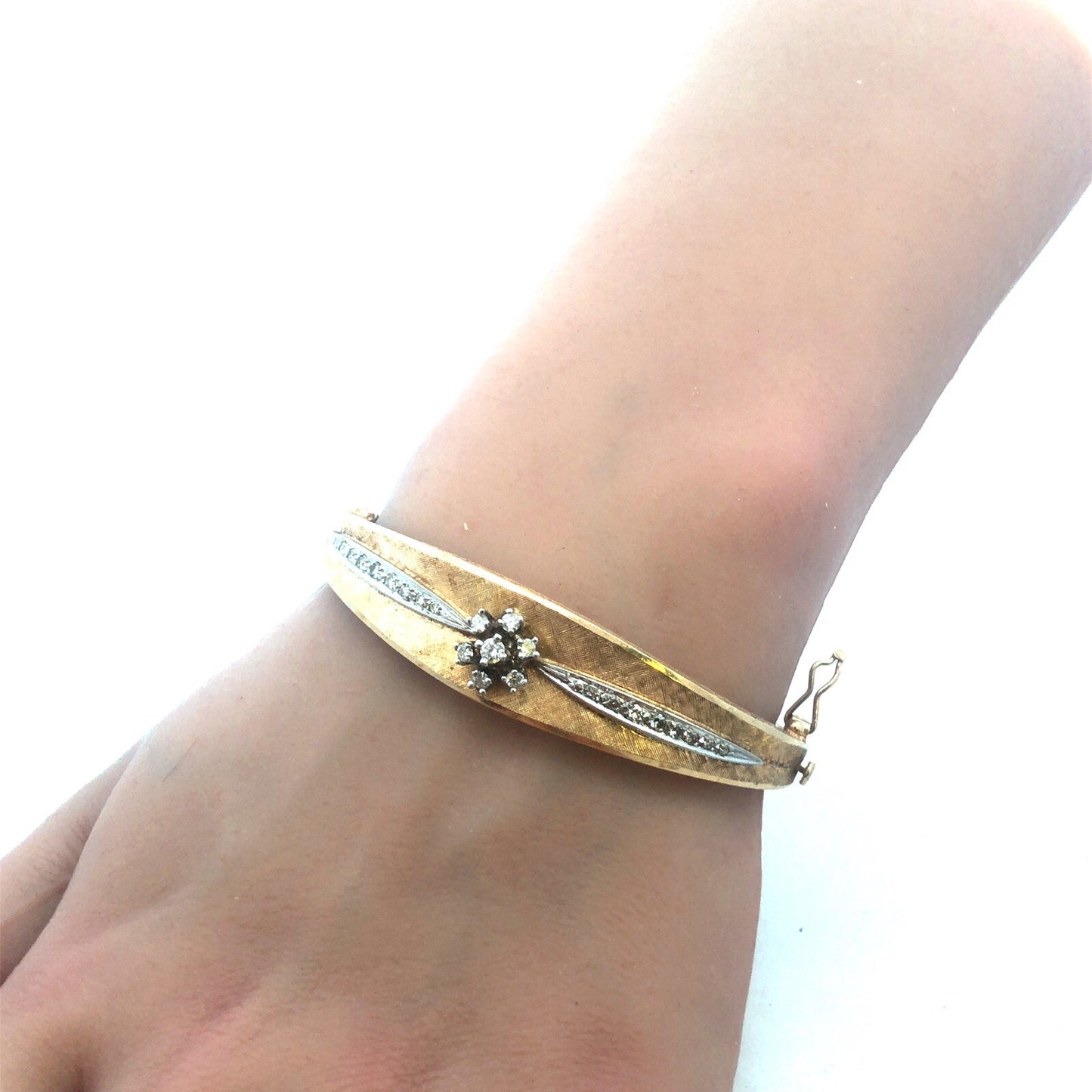 Vintage 14K Yellow Gold Round Diamond Flower Textured Hinged Bangle