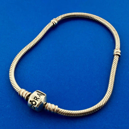 Authentic PANDORA Moments 590702 Sterling Silver Iconic Barrel Charm Bracelet